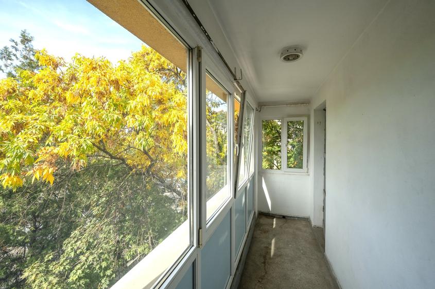 Apartament cu 3 camere semidecomandat în Titan
