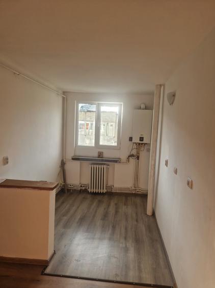 Apartament cu 2 camere decomandat în Precista