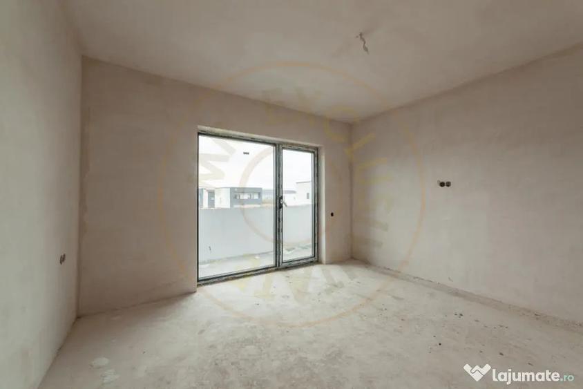 Casă cu 4 camere cu Teren 470 Mp în Micești