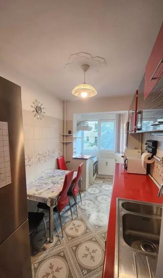 Apartament cu 3 camere decomandat, mobilat în Dristor