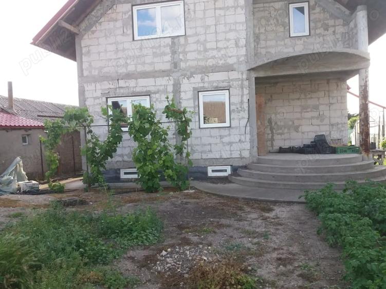 Casă cu 5 camere cu Teren 950 Mp în Valu lui Traian