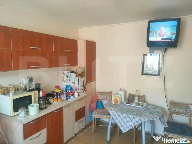 Apartament cu 3 camere decomandat în Siret