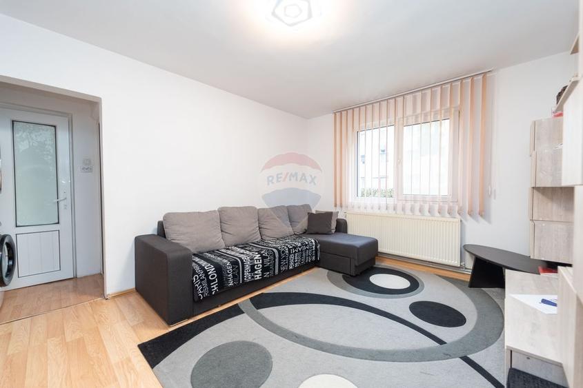 Apartament cu 2 camere semidecomandat în Florilor