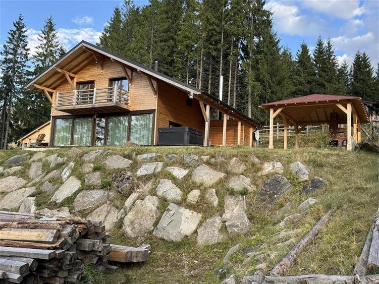 Casă individuală cu 5 camere cu Teren 1500 Mp în Mărișel
