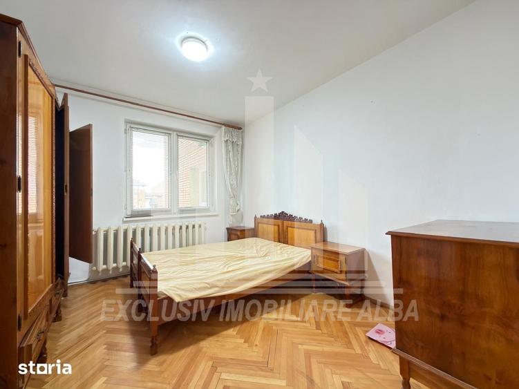 Apartament cu 4 camere decomandat în Cetate