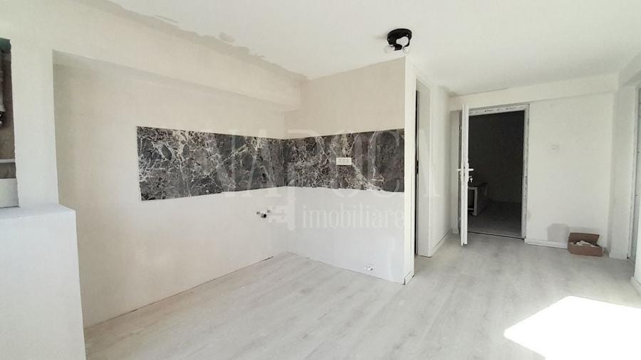 Casă individuală cu 19 camere cu Canalizare în Central