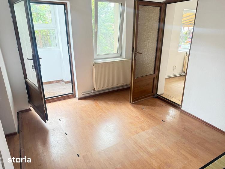 Casă cu 6 camere cu Teren 3500 Mp în Ulmi