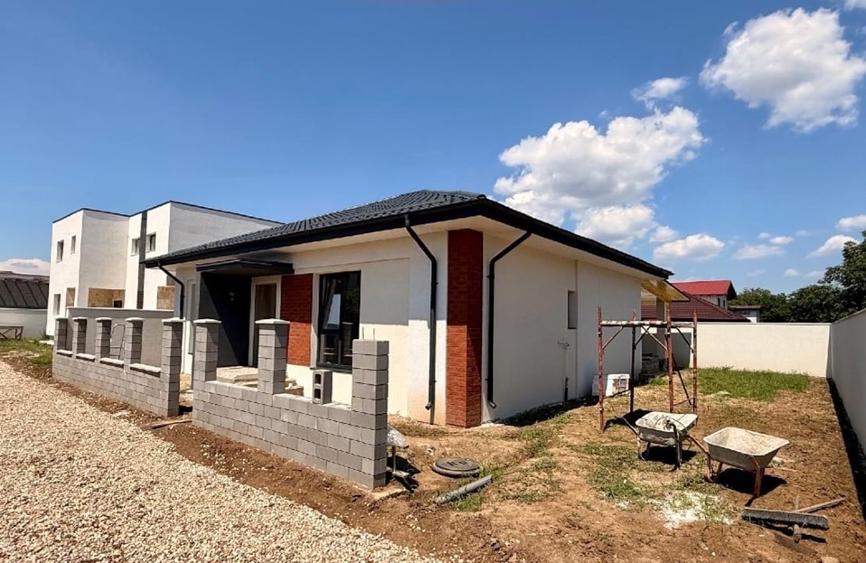 Casă individuală cu 4 camere cu Teren 400 Mp în Central