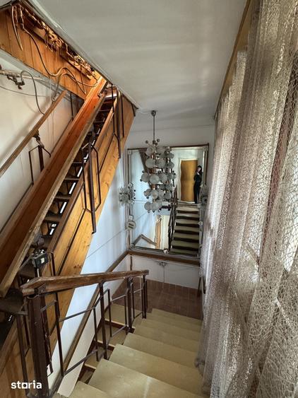 Apartament cu 4 camere decomandat în Central