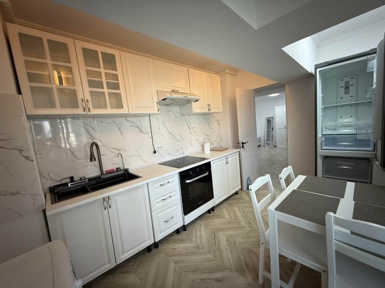 Apartament cu 3 camere decomandat, mobilat în Decebal