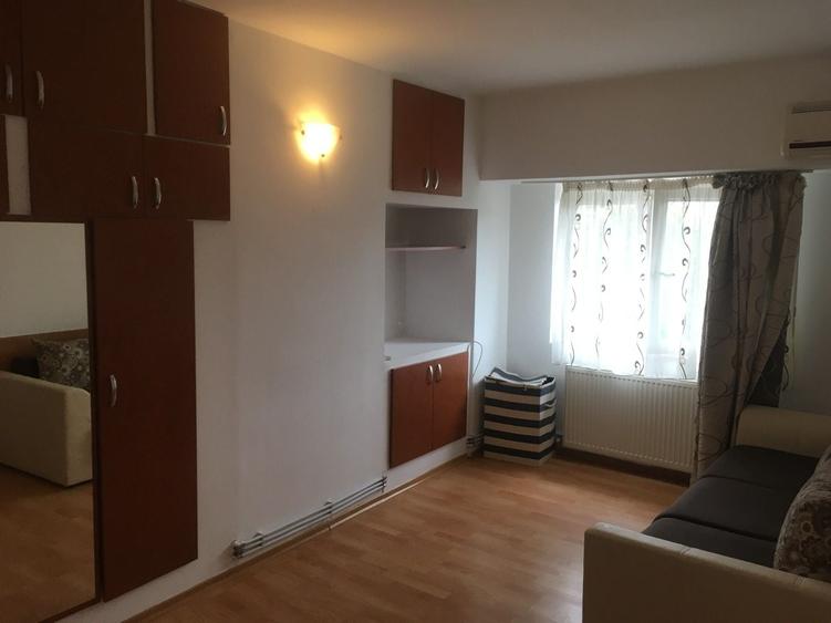 Garsonieră decomandată în Central