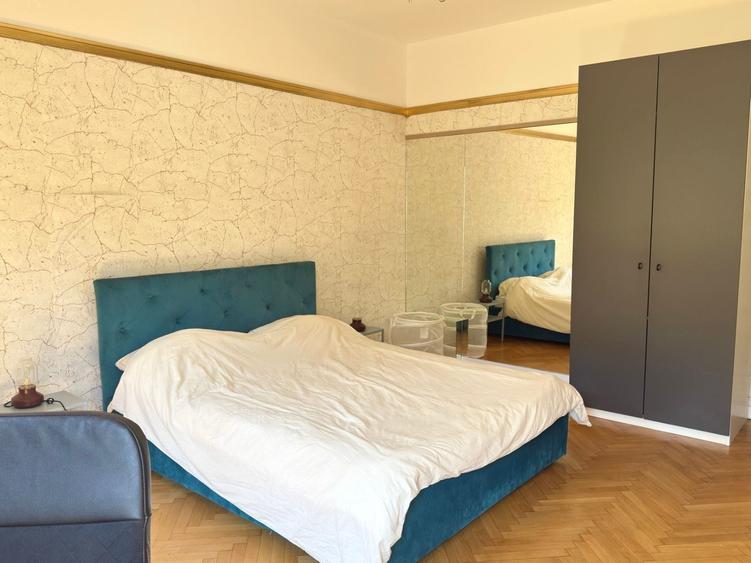 Apartament cu 5 camere decomandat, mobilat în P-ța Universității