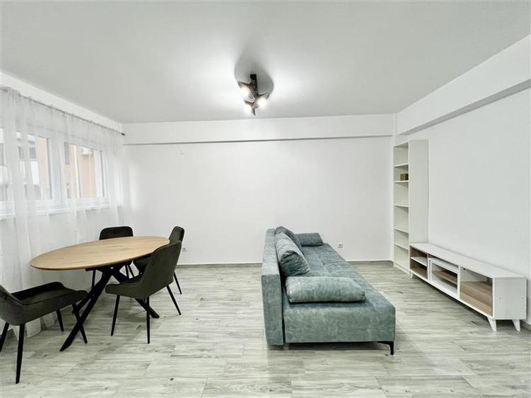 Apartament cu 3 camere nedecomandat în Turnișor