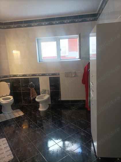 Casă cu 5 camere cu Teren 1500 Mp în Central