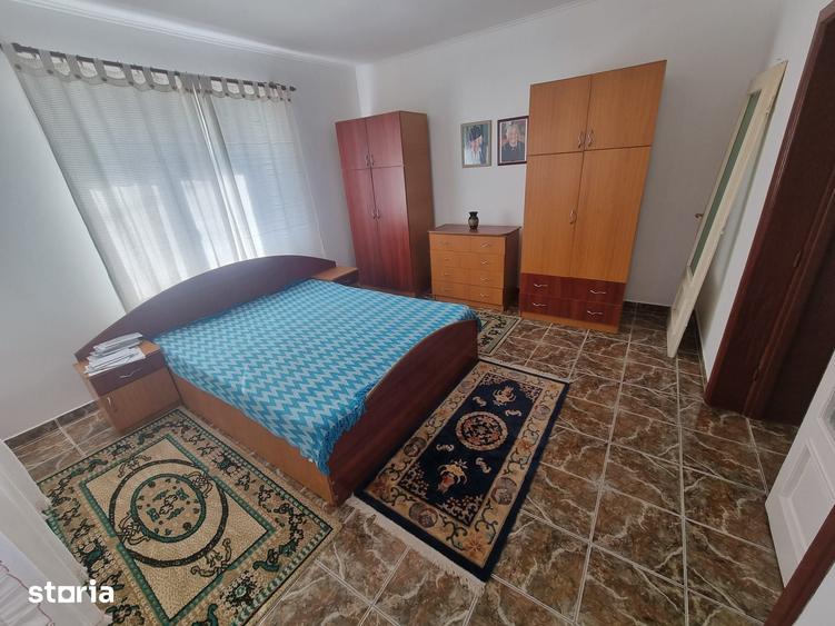 Casă cu 4 camere cu Teren 1202 Mp în Băcia