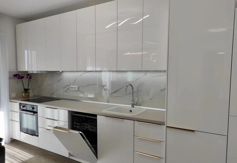 Apartament cu 2 camere semidecomandat, mobilat în Aviației