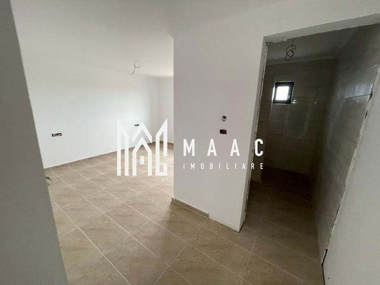 Casă individuală cu 13 camere cu Canalizare în Săcel