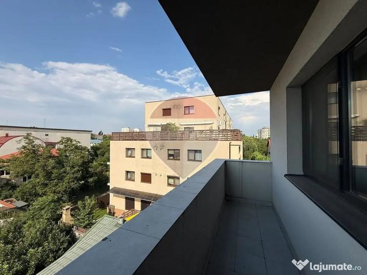 Apartament cu 4 camere decomandat în Titan