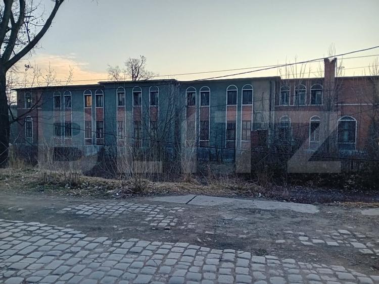 Birou, de 1,600 mp, în Petroșani