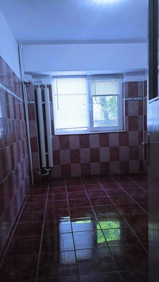 Apartament cu 2 camere decomandat în CET