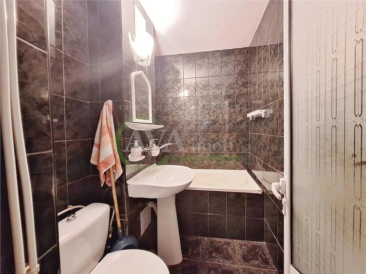 Apartament cu 3 camere semidecomandat în Milcov
