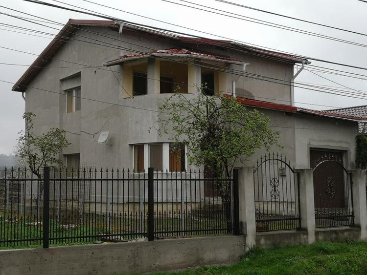 Casă cu 4 camere cu Teren 600 Mp în Brebu Megieșesc