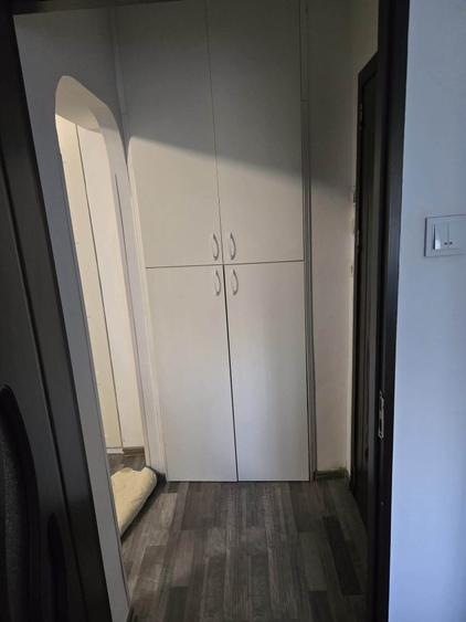 Apartament cu 3 camere semidecomandat în Dristor