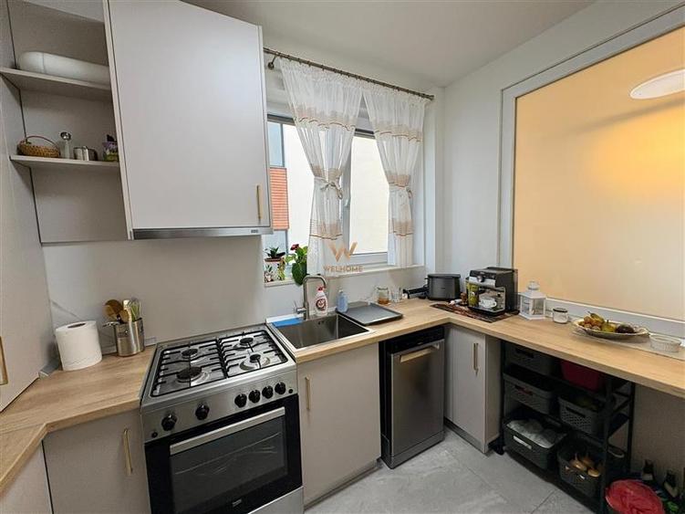 Apartament cu 3 camere semidecomandat în Exterior Vest