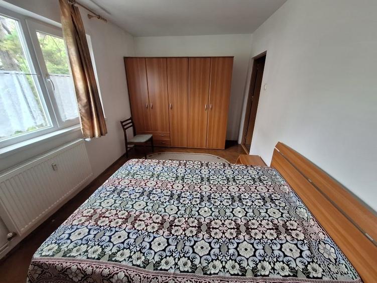 Apartament cu 3 camere semidecomandat, mobilat în Dacia