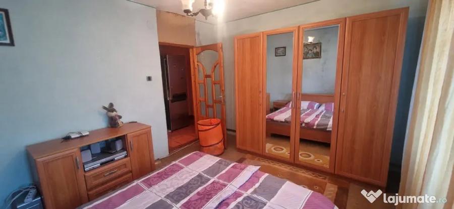 Apartament cu 3 camere decomandat în 1 Mai