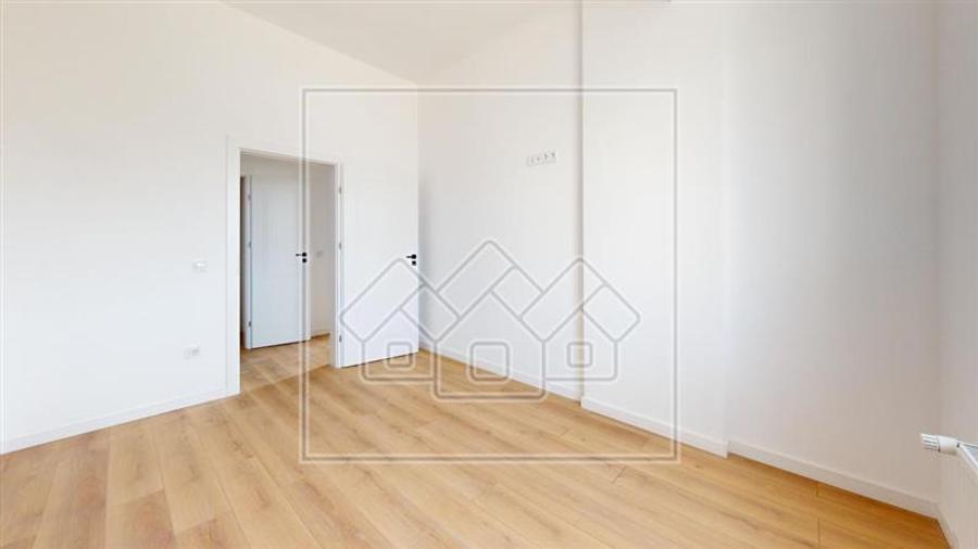 Apartament cu 3 camere decomandat în Hipodrom 4