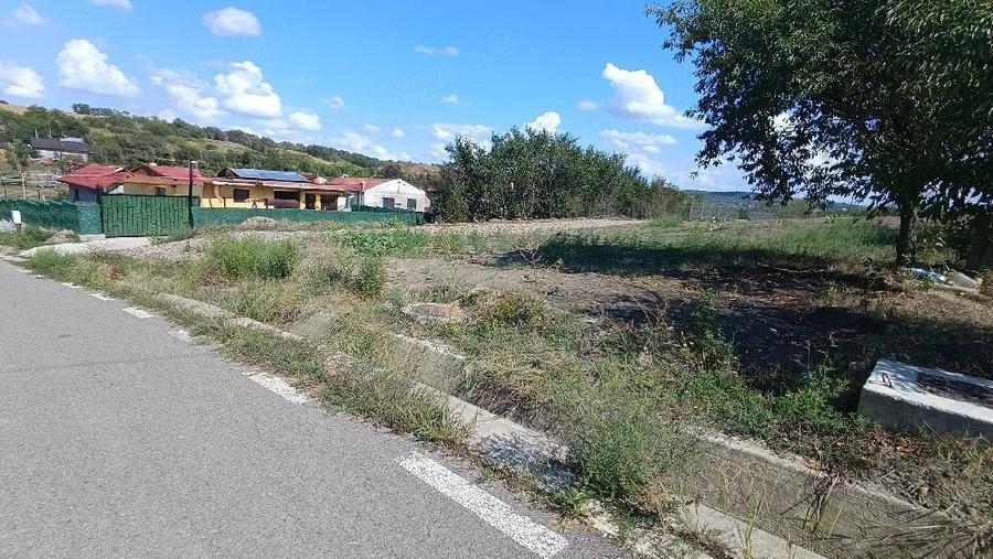 Teren de 535 mp, în Miroslava