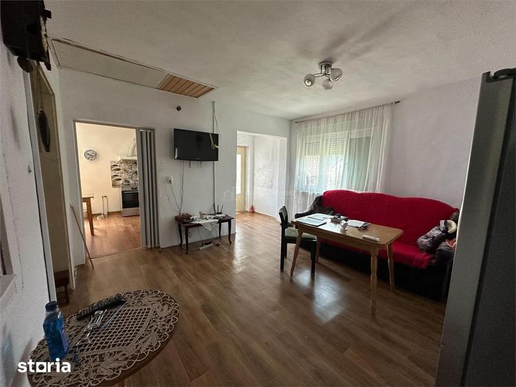 Casă cu 3 camere cu Teren 1438 Mp în Central
