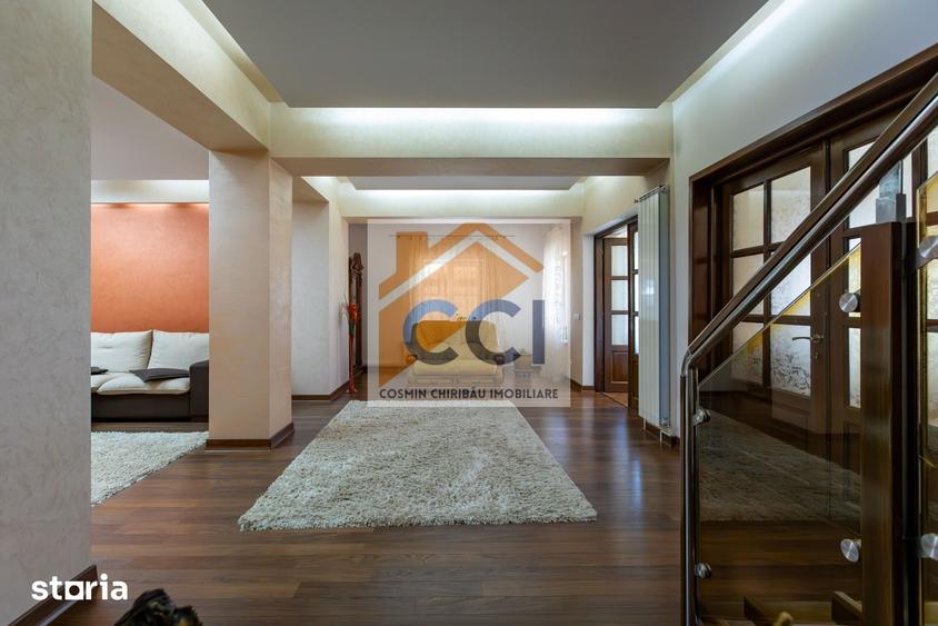 Casă cu 8 camere cu Teren 397 Mp în Central