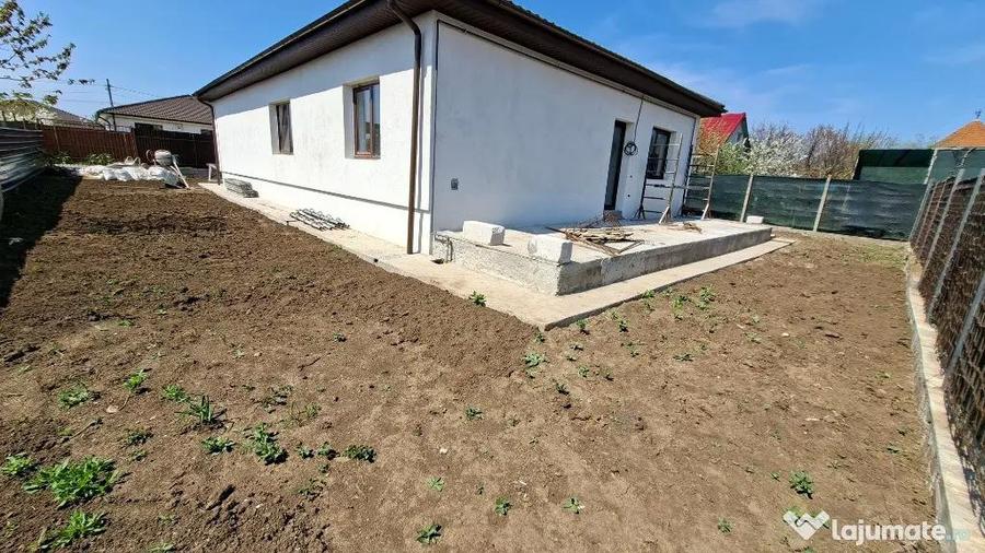 Casă cu 4 camere cu Teren 514 Mp în Cumpăna