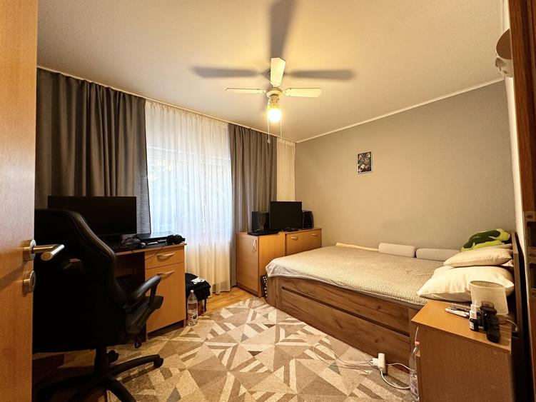 Apartament cu 3 camere semidecomandat, mobilat în Dâmbovița