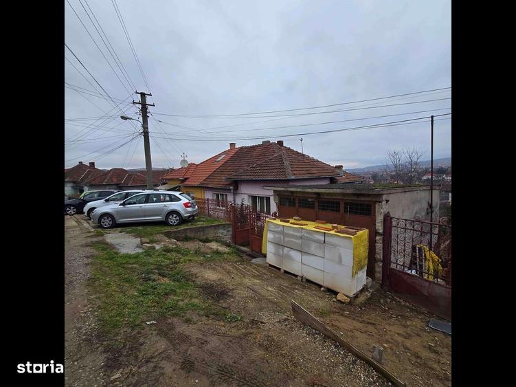 Casă cu 4 camere în Central