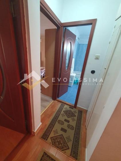 Apartament cu 3 camere decomandat, mobilat în Tractorul