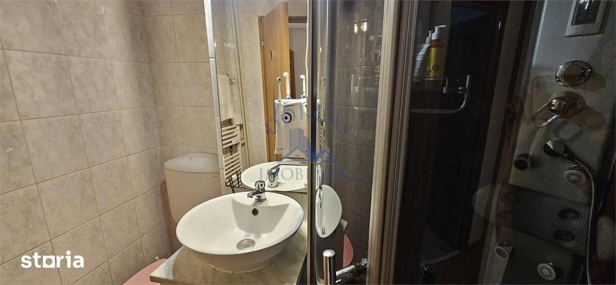 Apartament cu 4 camere decomandat în Calea București