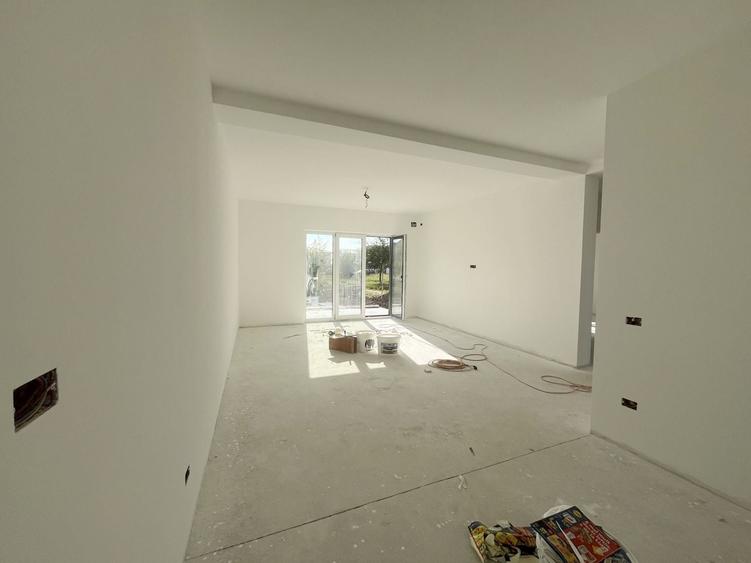 Duplex cu 3 camere cu Canalizare în Dumbrăvița