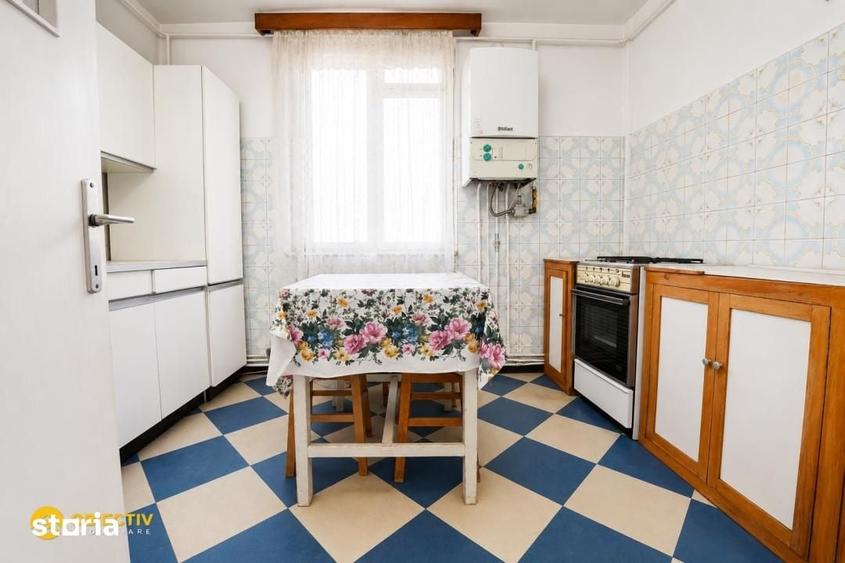 Apartament cu 3 camere decomandat în Dărmănești