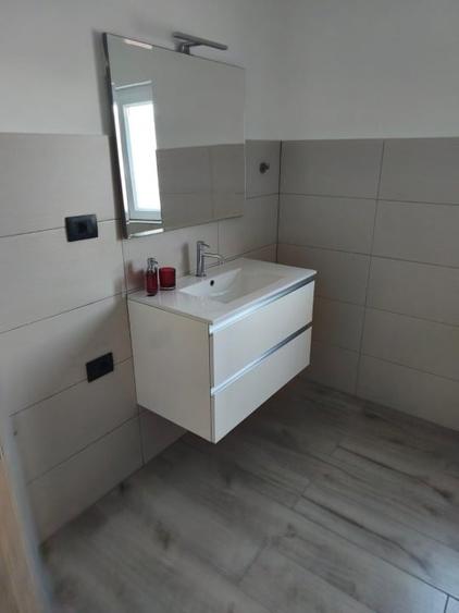 Apartament cu 3 camere decomandat în Ghirodei