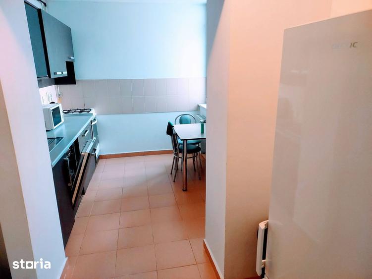 Apartament cu 4 camere semidecomandat în Central