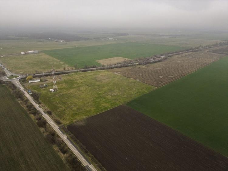 Teren de 84000 mp, în Central