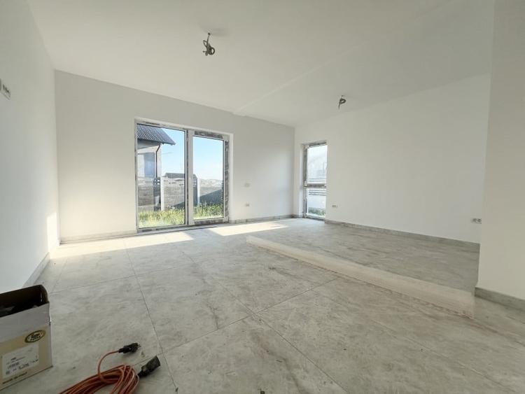 Duplex cu 5 camere cu Canalizare în Giarmata