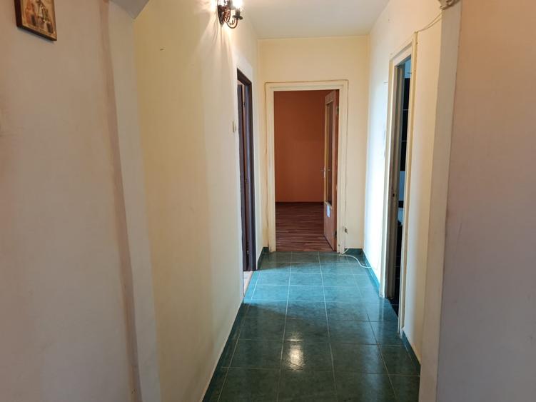 Apartament cu 2 camere decomandat în Titan