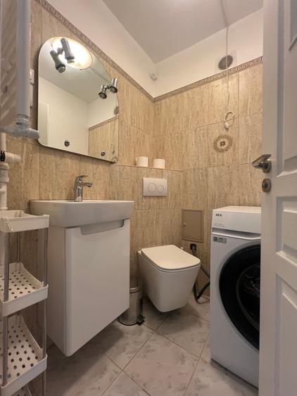 700€, stradal Unirii, spatios, etaj 1 - 9