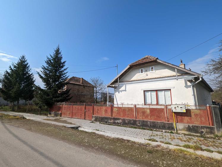 Casă cu 3 camere în Unirea