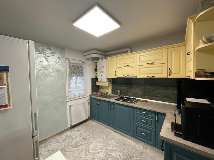 Apartament cu 2 camere semidecomandat, mobilat în Podu Roș