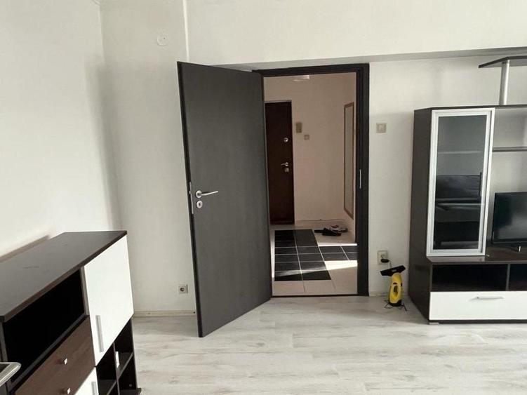 Apartament cu 2 camere semidecomandat, mobilat în P-ța Muncii
